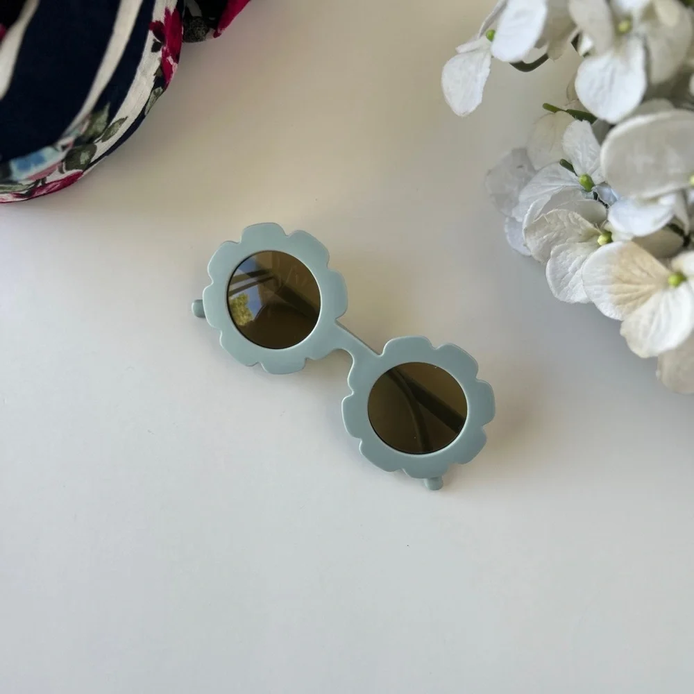 3/$20 NWT Kids Retro Sunnies
